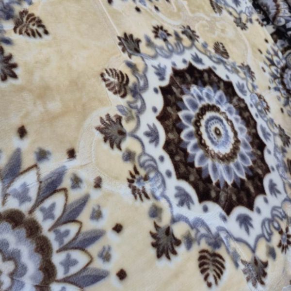 نمای نزدیک پتو فرش ۹ متری زاهرات رنگ کرم